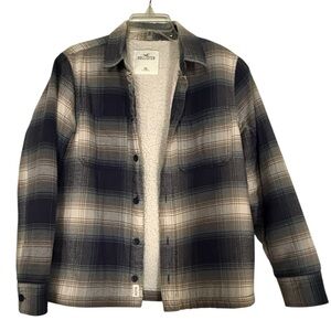 Hollister Men’s Sherpa-Lined Flannel Shacket – Blue & Beige Plaid | Size XS